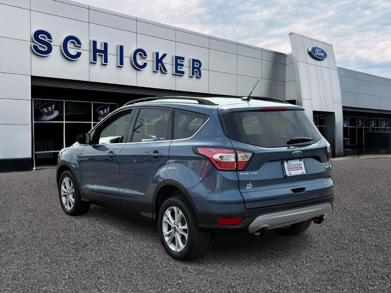 Ford Escape Vehicle Full-screen Gallery Image 03
