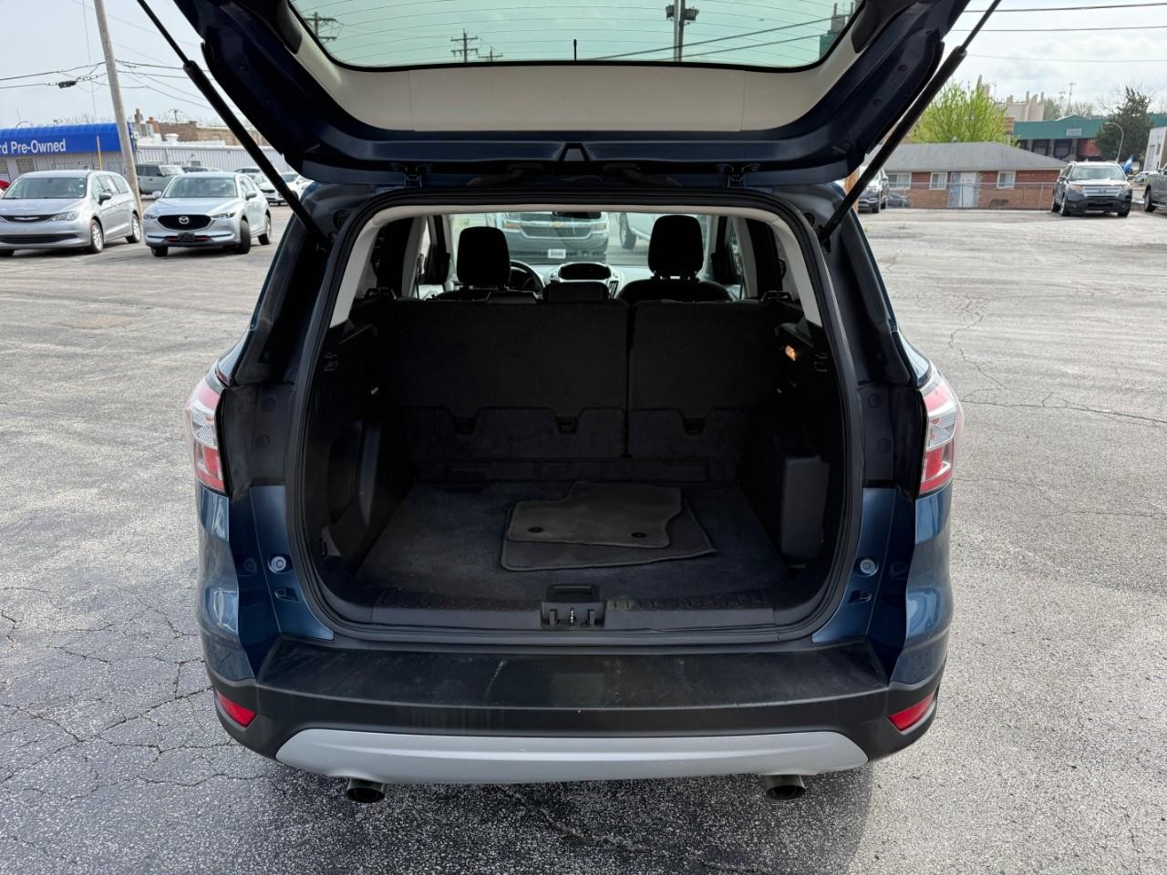 Ford Escape Vehicle Full-screen Gallery Image 08
