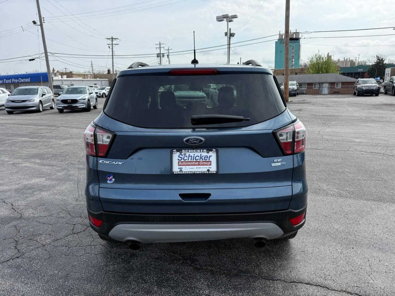 Ford Escape Vehicle Full-screen Gallery Image 09