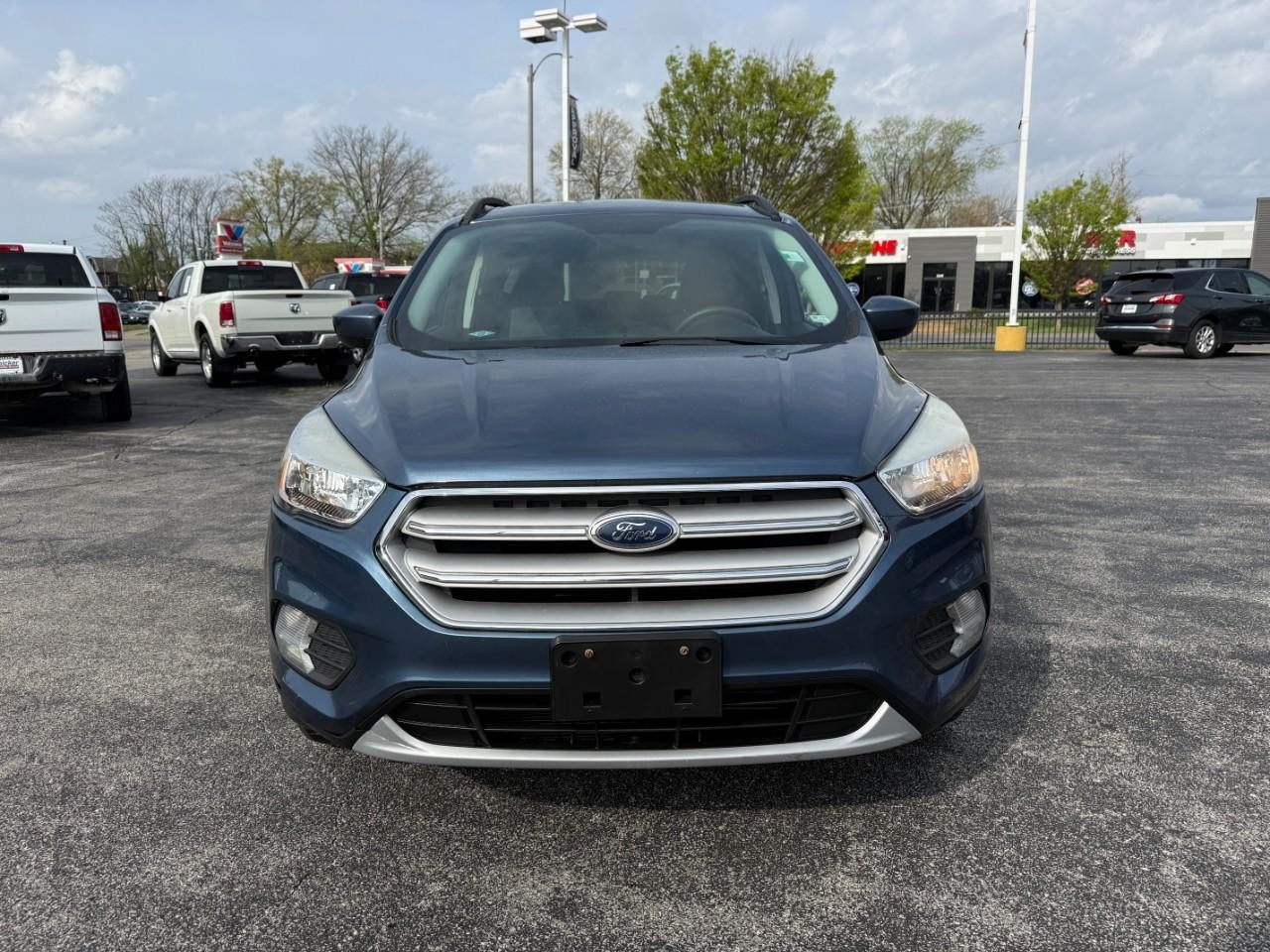 Ford Escape Vehicle Full-screen Gallery Image 10