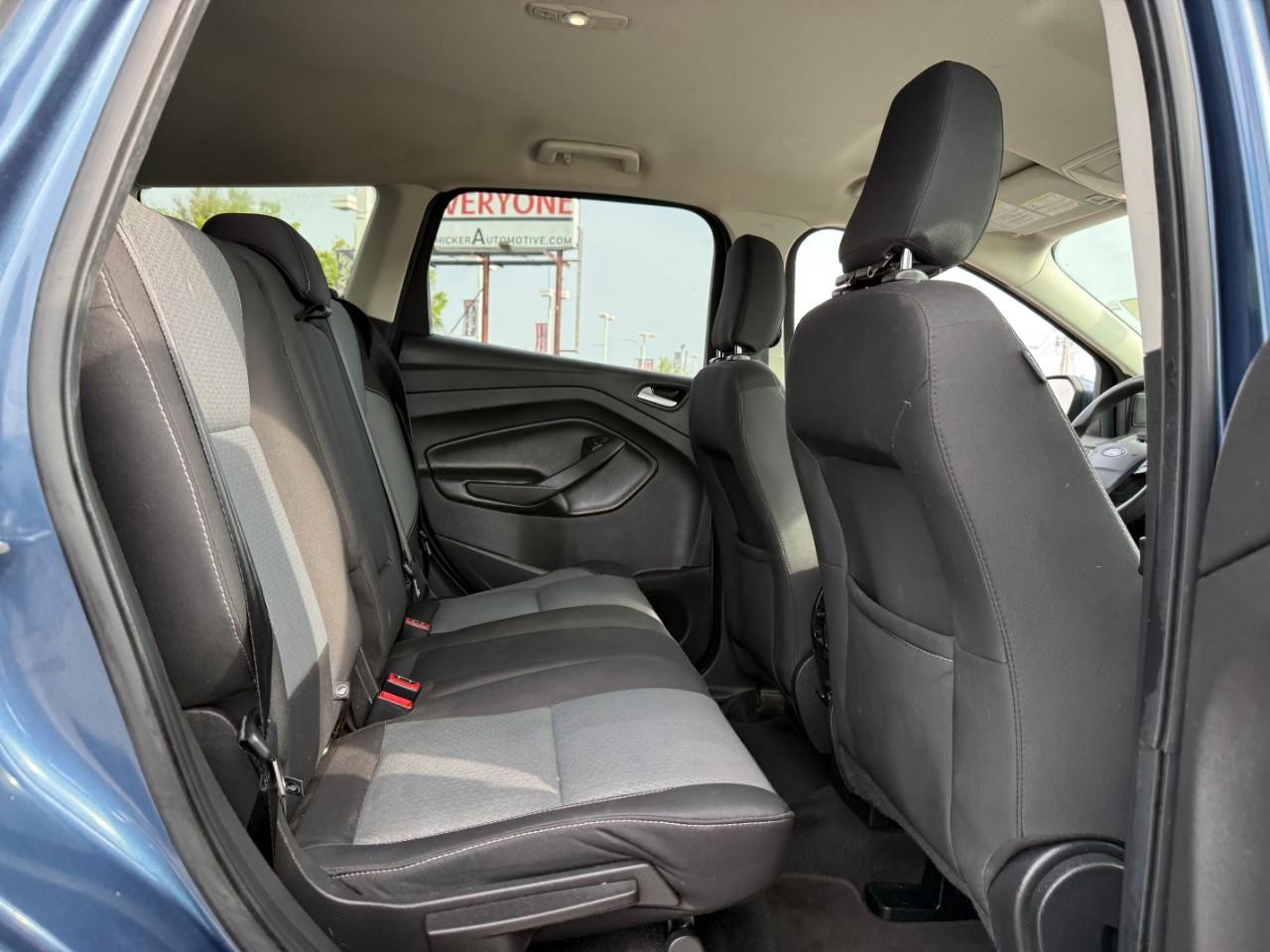 Ford Escape Vehicle Full-screen Gallery Image 11