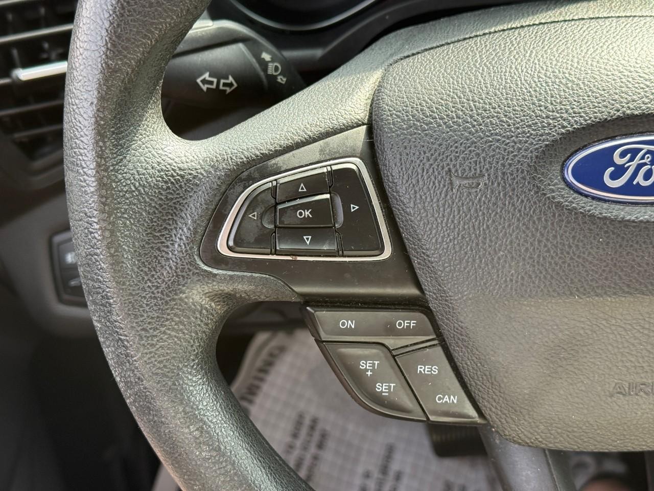 Ford Escape Vehicle Full-screen Gallery Image 20