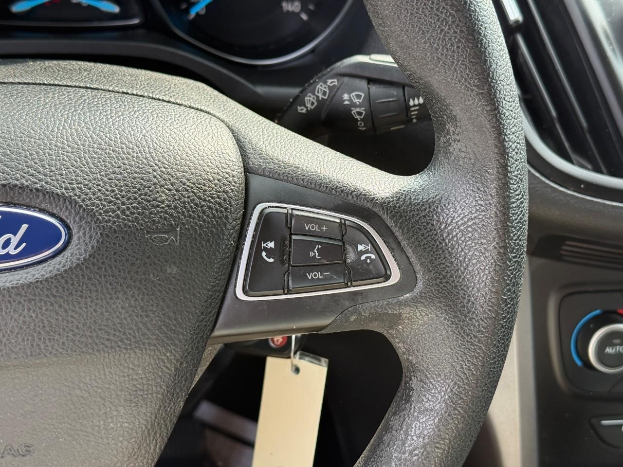 Ford Escape Vehicle Full-screen Gallery Image 21
