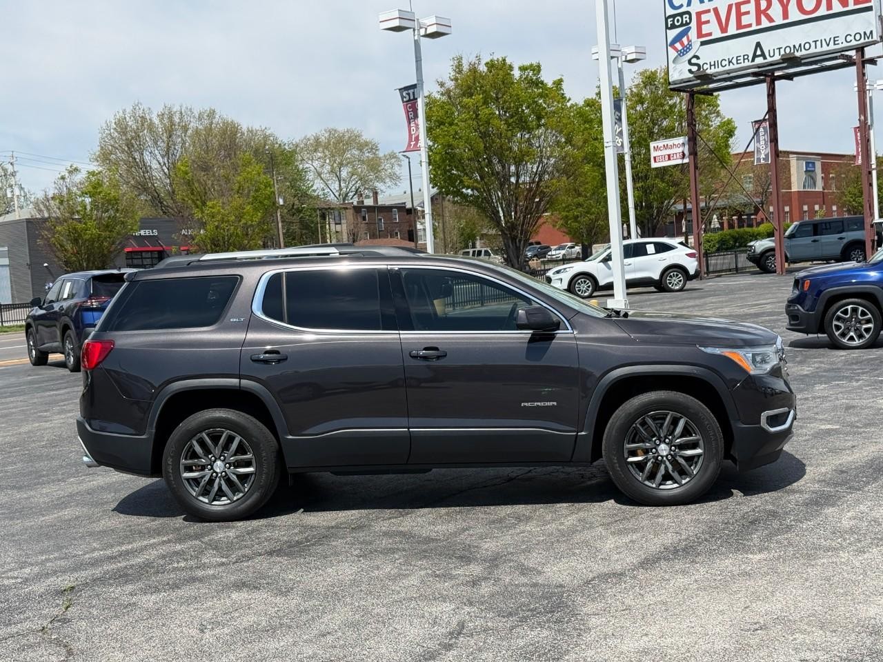 GMC Acadia Vehicle Full-screen Gallery Image 05