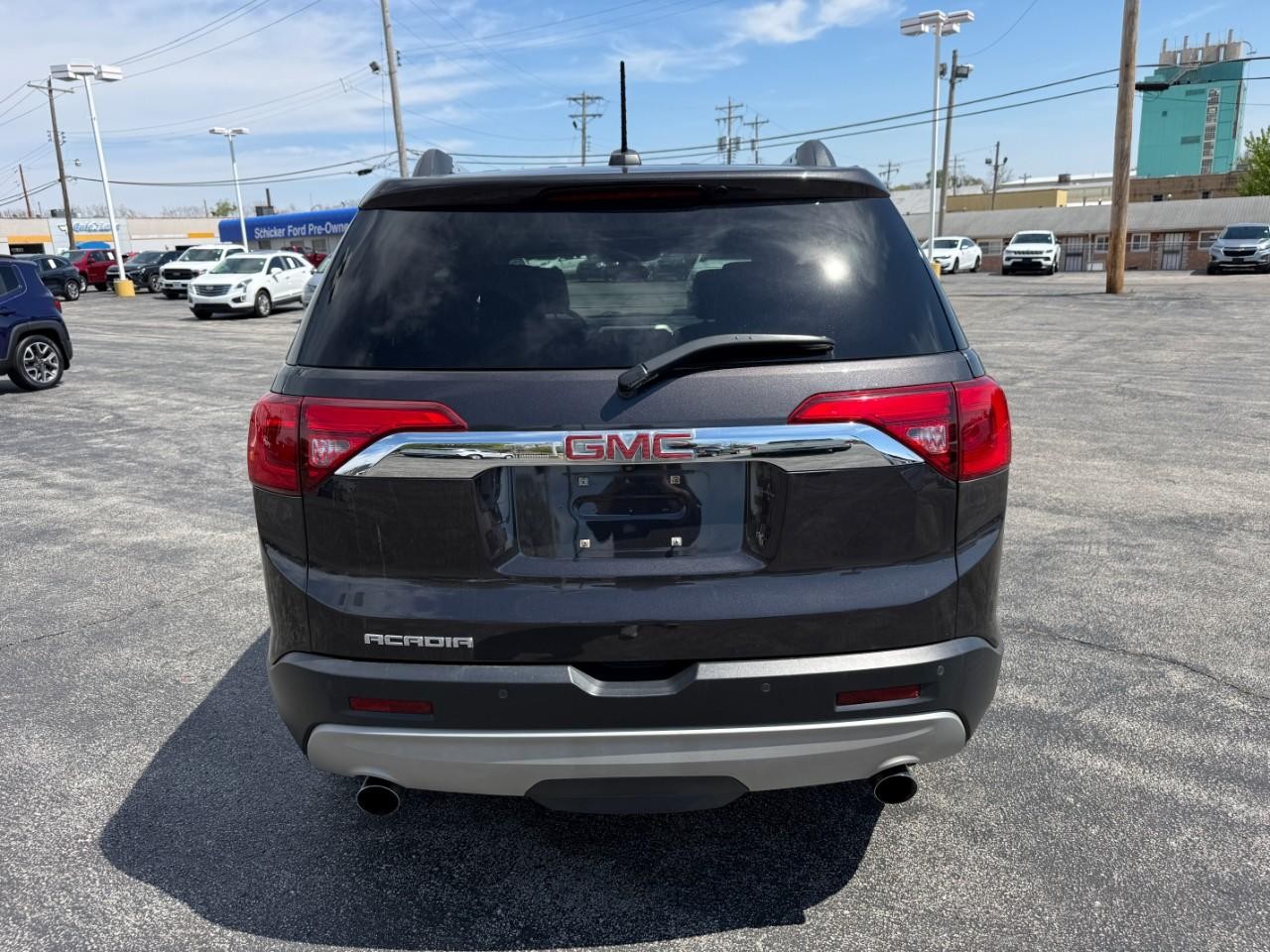 GMC Acadia Vehicle Full-screen Gallery Image 08