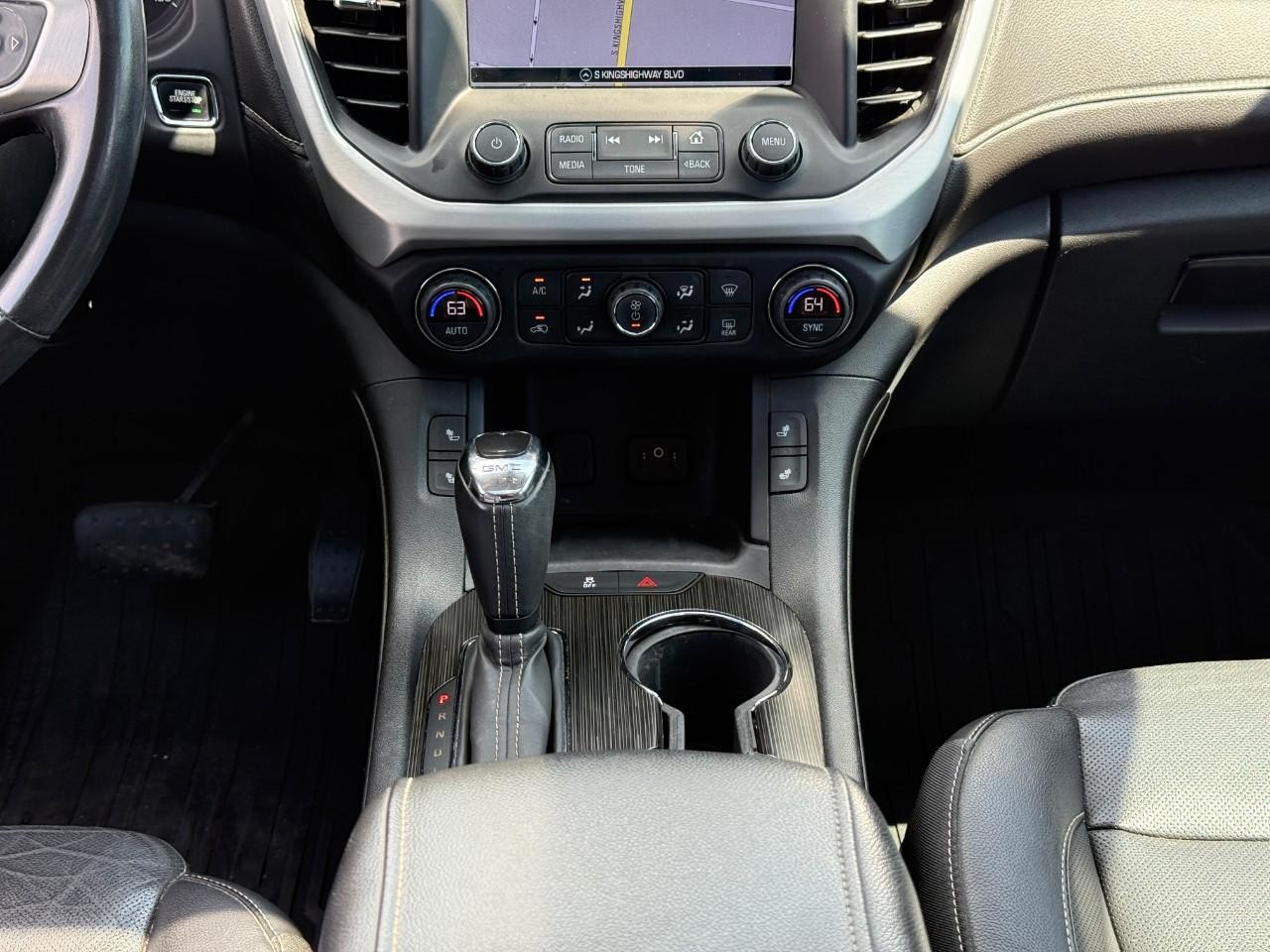 GMC Acadia Vehicle Full-screen Gallery Image 14