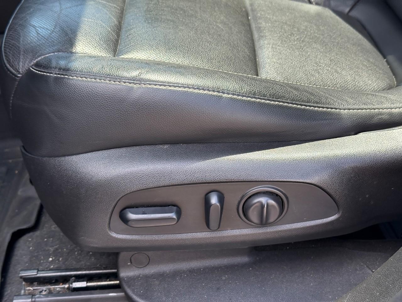 GMC Acadia Vehicle Full-screen Gallery Image 17
