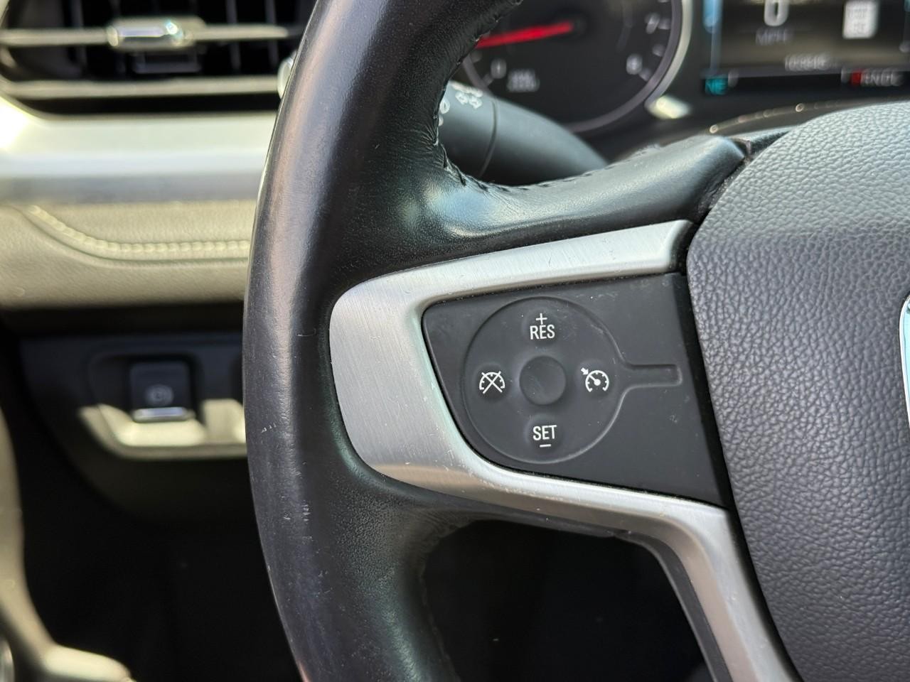 GMC Acadia Vehicle Full-screen Gallery Image 18