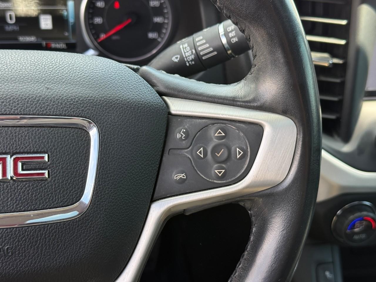 GMC Acadia Vehicle Full-screen Gallery Image 19