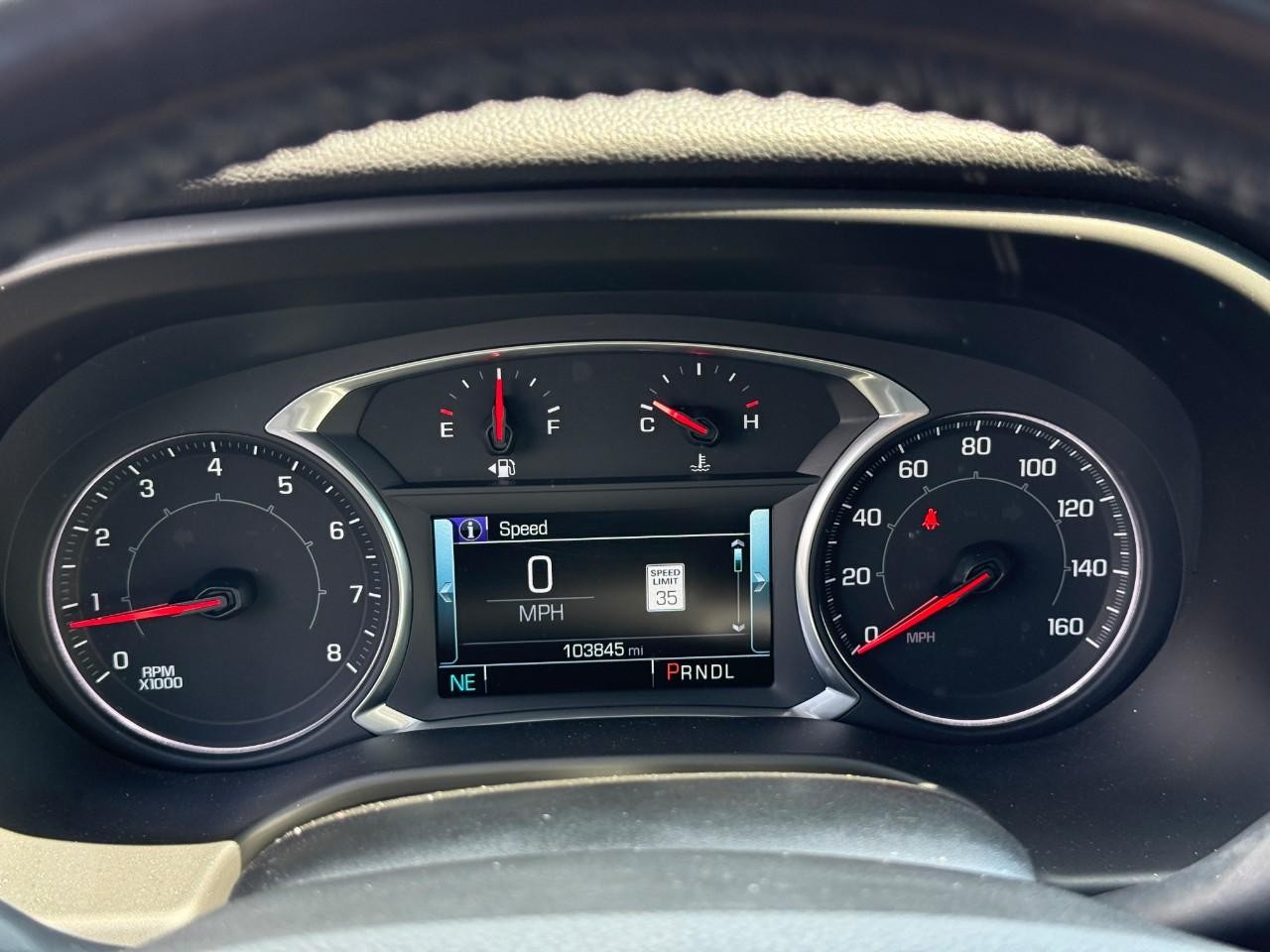GMC Acadia Vehicle Full-screen Gallery Image 20