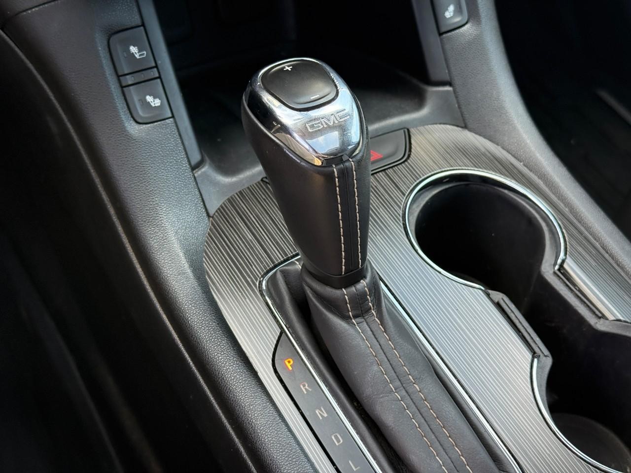 GMC Acadia Vehicle Full-screen Gallery Image 21