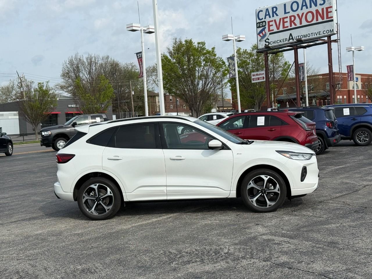 Ford Escape Vehicle Full-screen Gallery Image 05