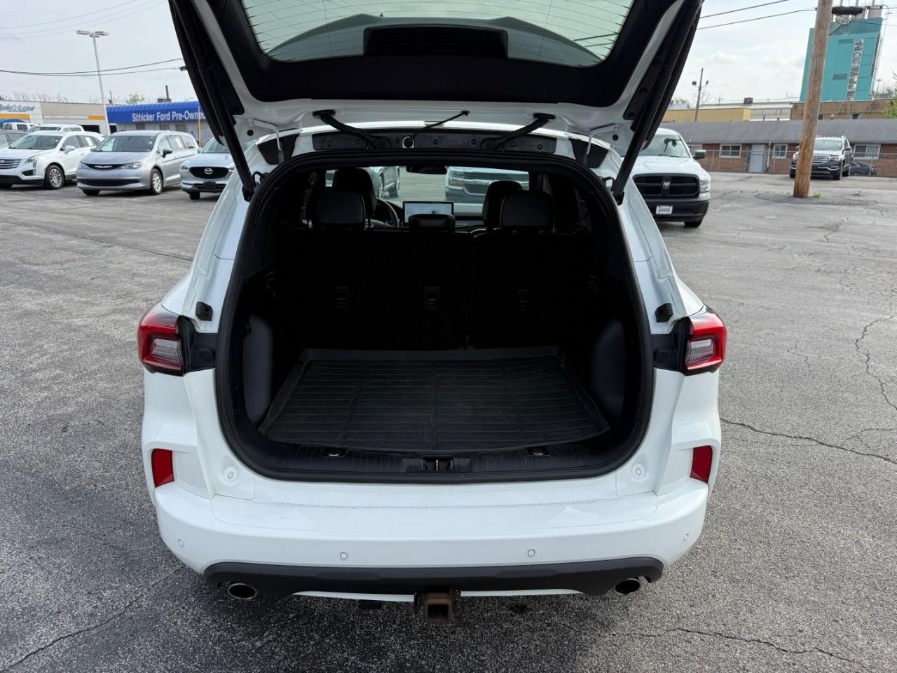Ford Escape Vehicle Full-screen Gallery Image 08