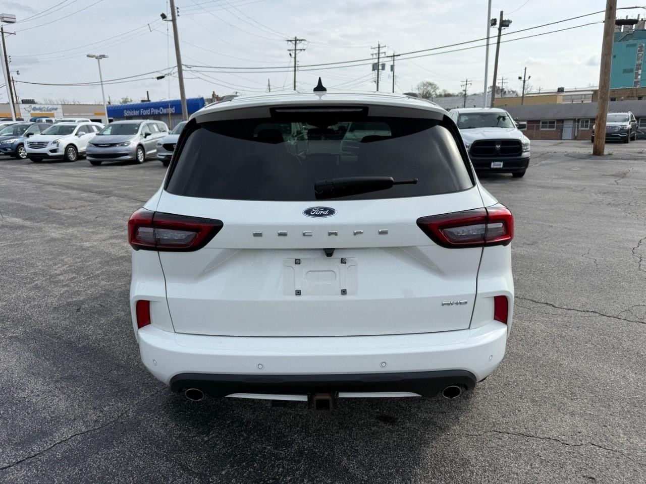 Ford Escape Vehicle Full-screen Gallery Image 09