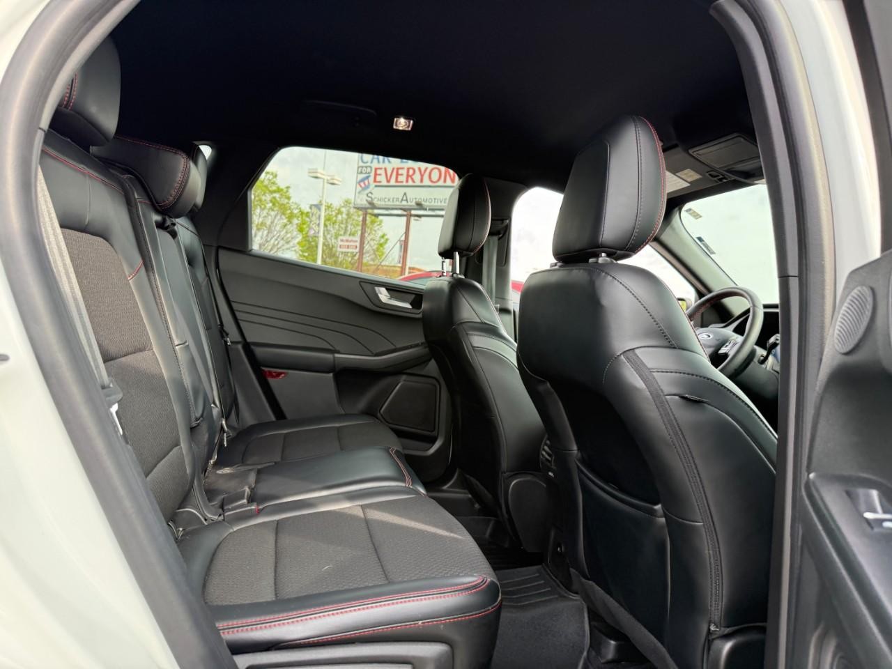 Ford Escape Vehicle Full-screen Gallery Image 11