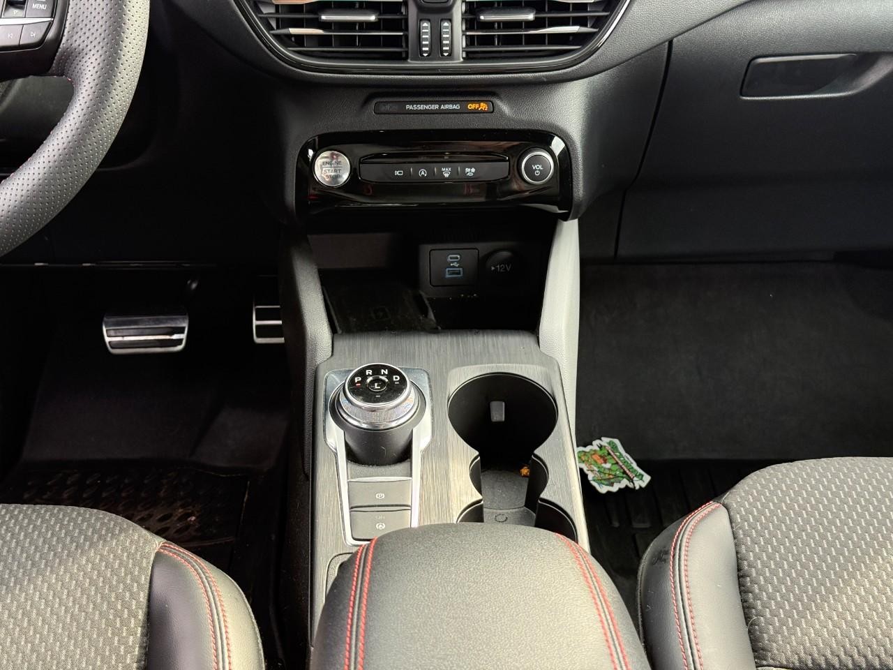 Ford Escape Vehicle Full-screen Gallery Image 15