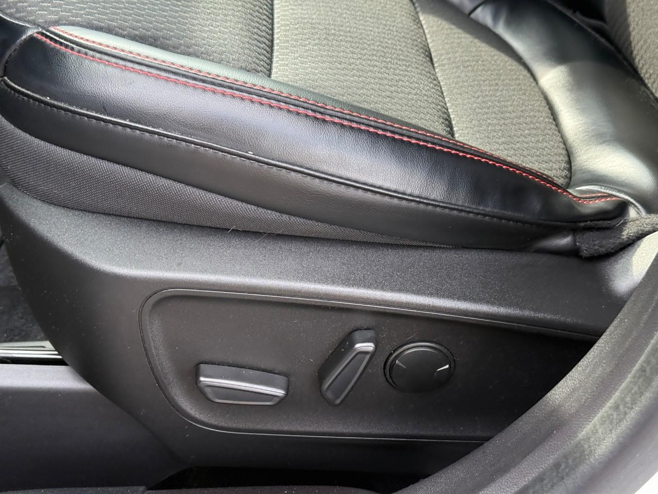 Ford Escape Vehicle Full-screen Gallery Image 19