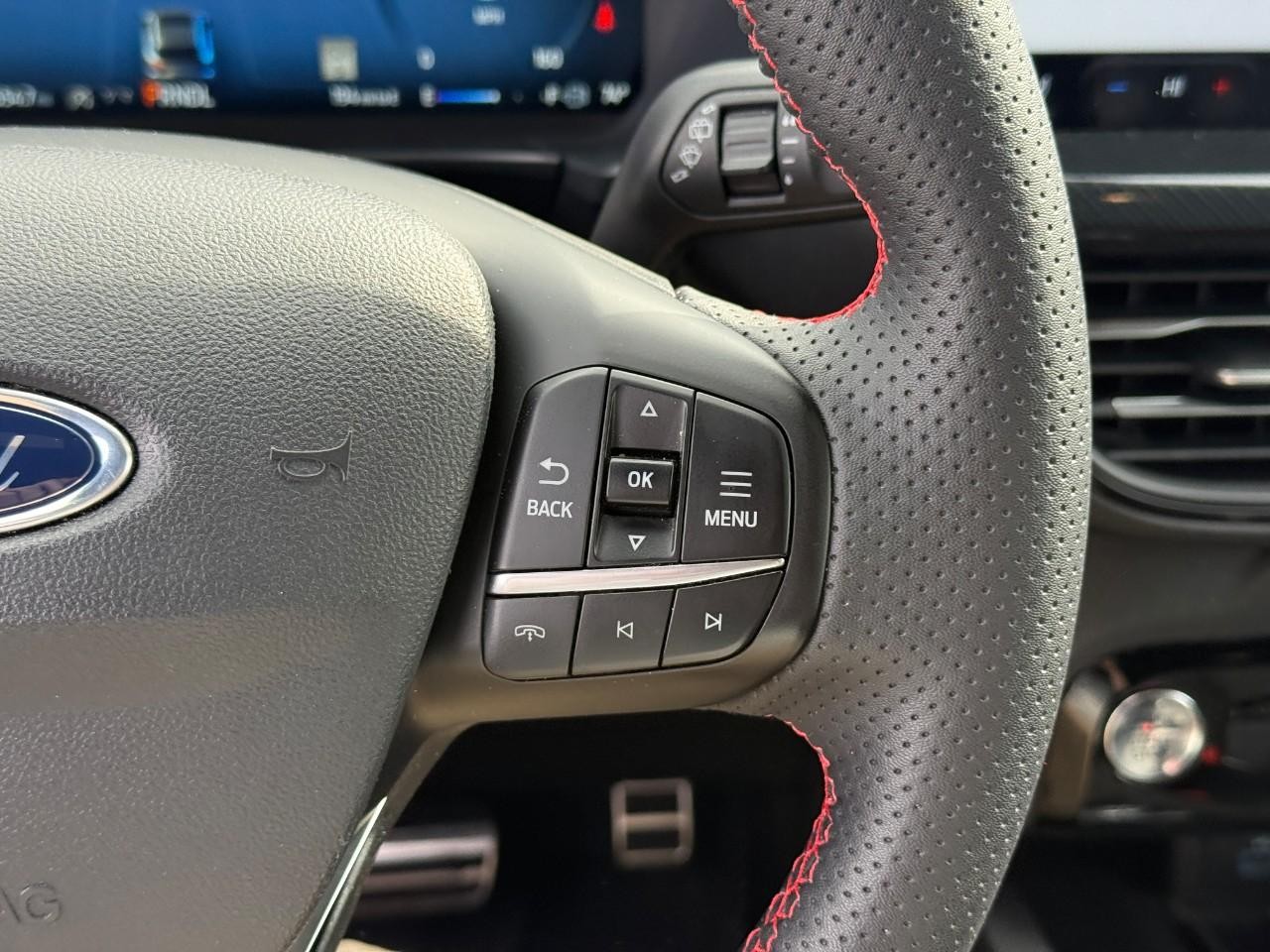 Ford Escape Vehicle Full-screen Gallery Image 21