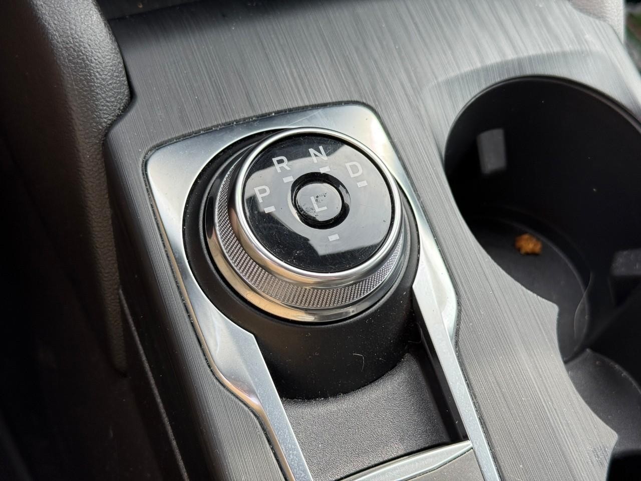 Ford Escape Vehicle Full-screen Gallery Image 23