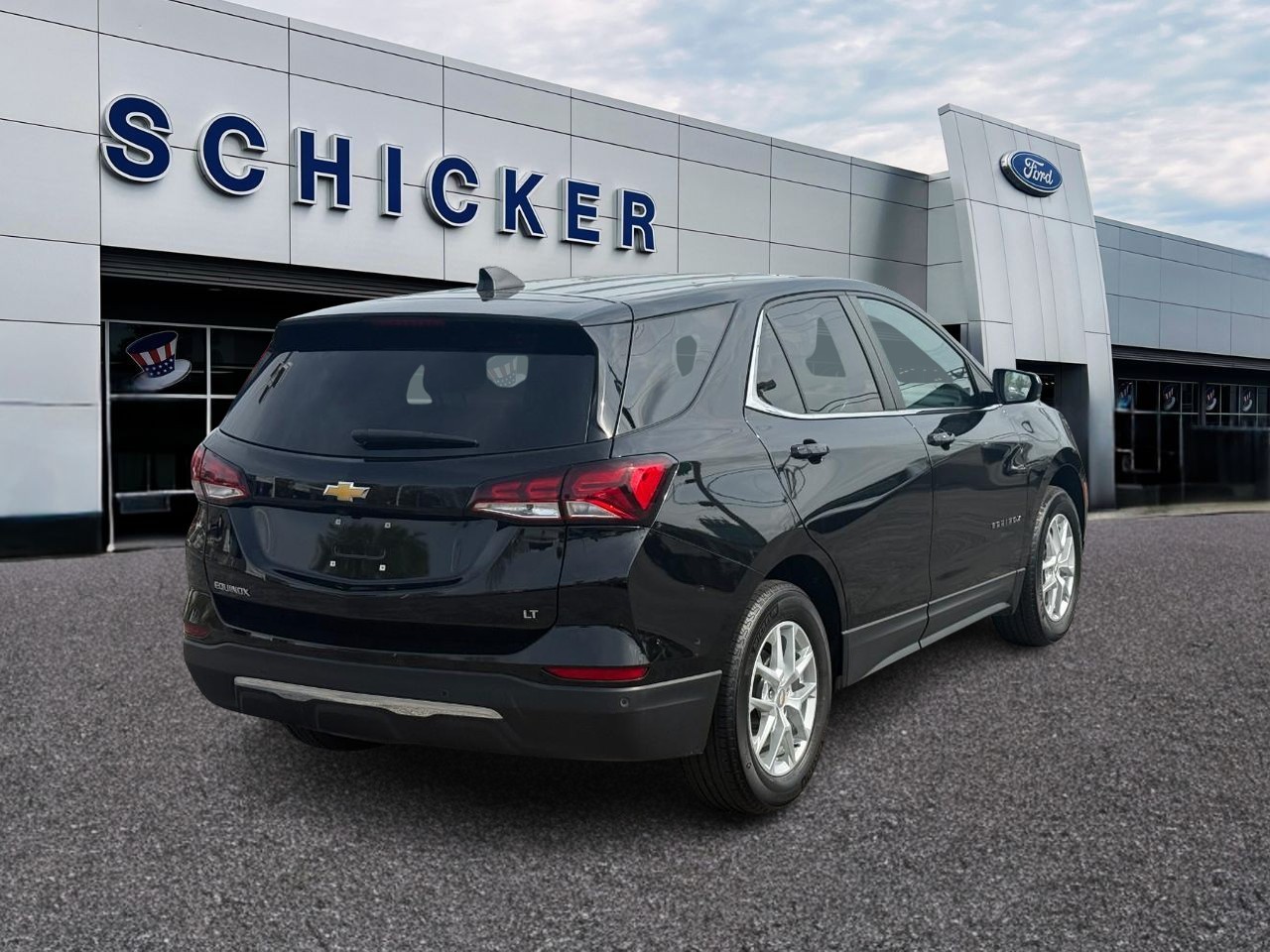 Chevrolet Equinox Vehicle Full-screen Gallery Image 02