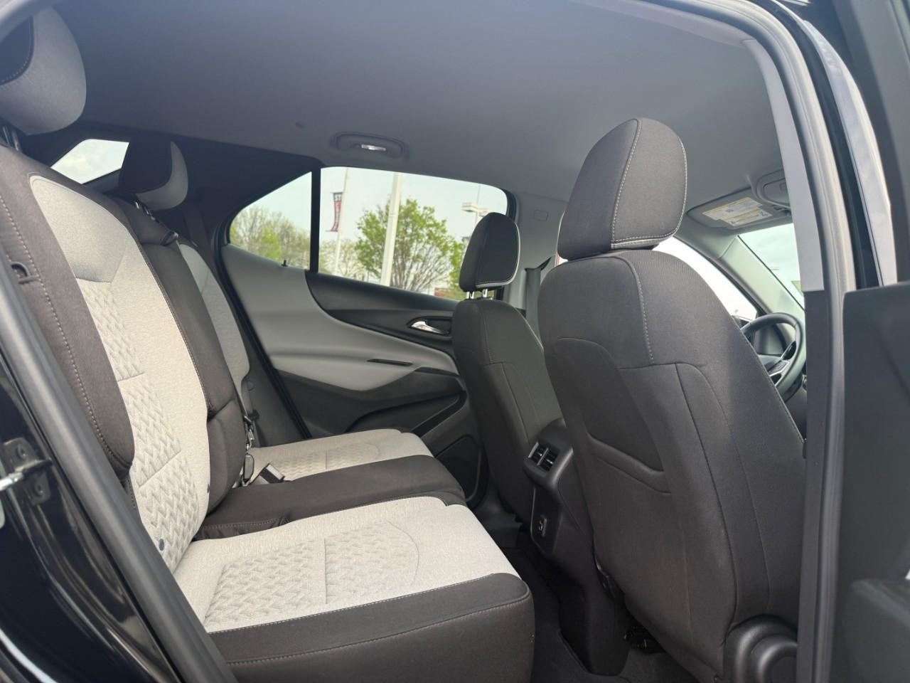 Chevrolet Equinox Vehicle Full-screen Gallery Image 10