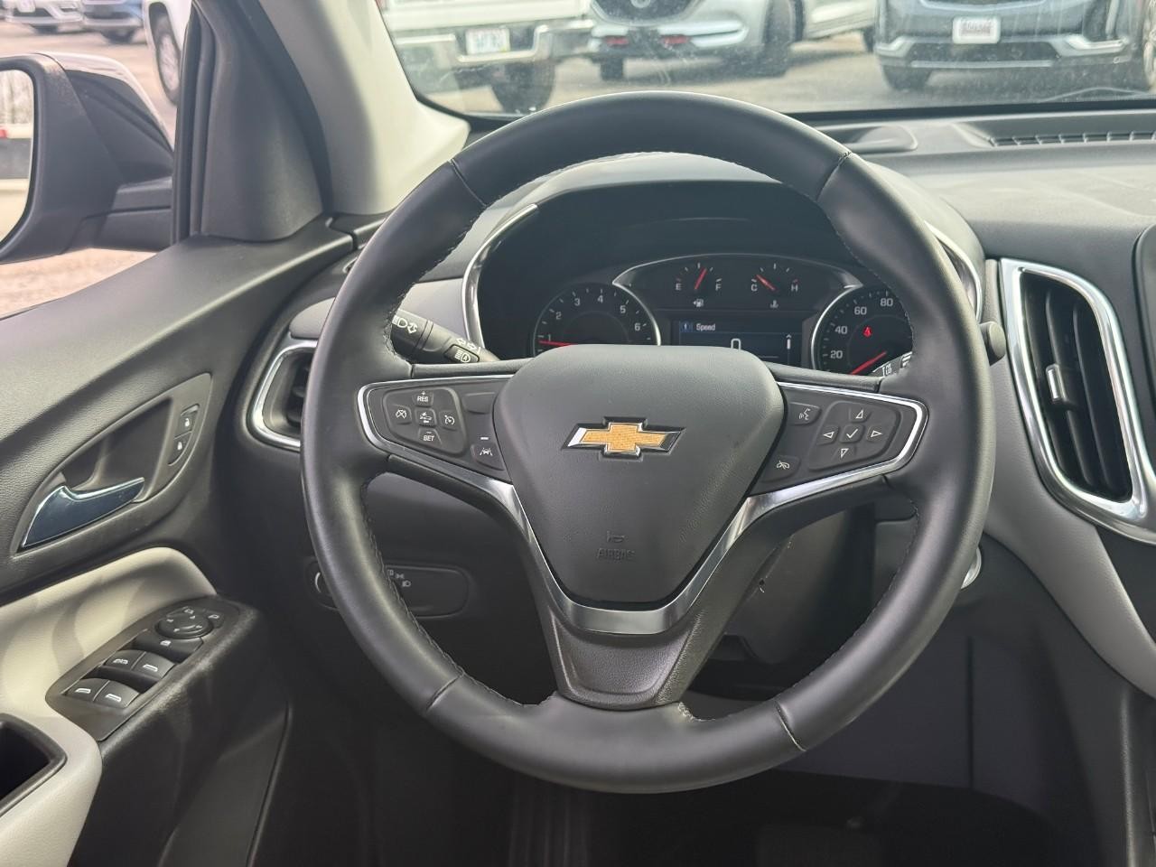 Chevrolet Equinox Vehicle Full-screen Gallery Image 12