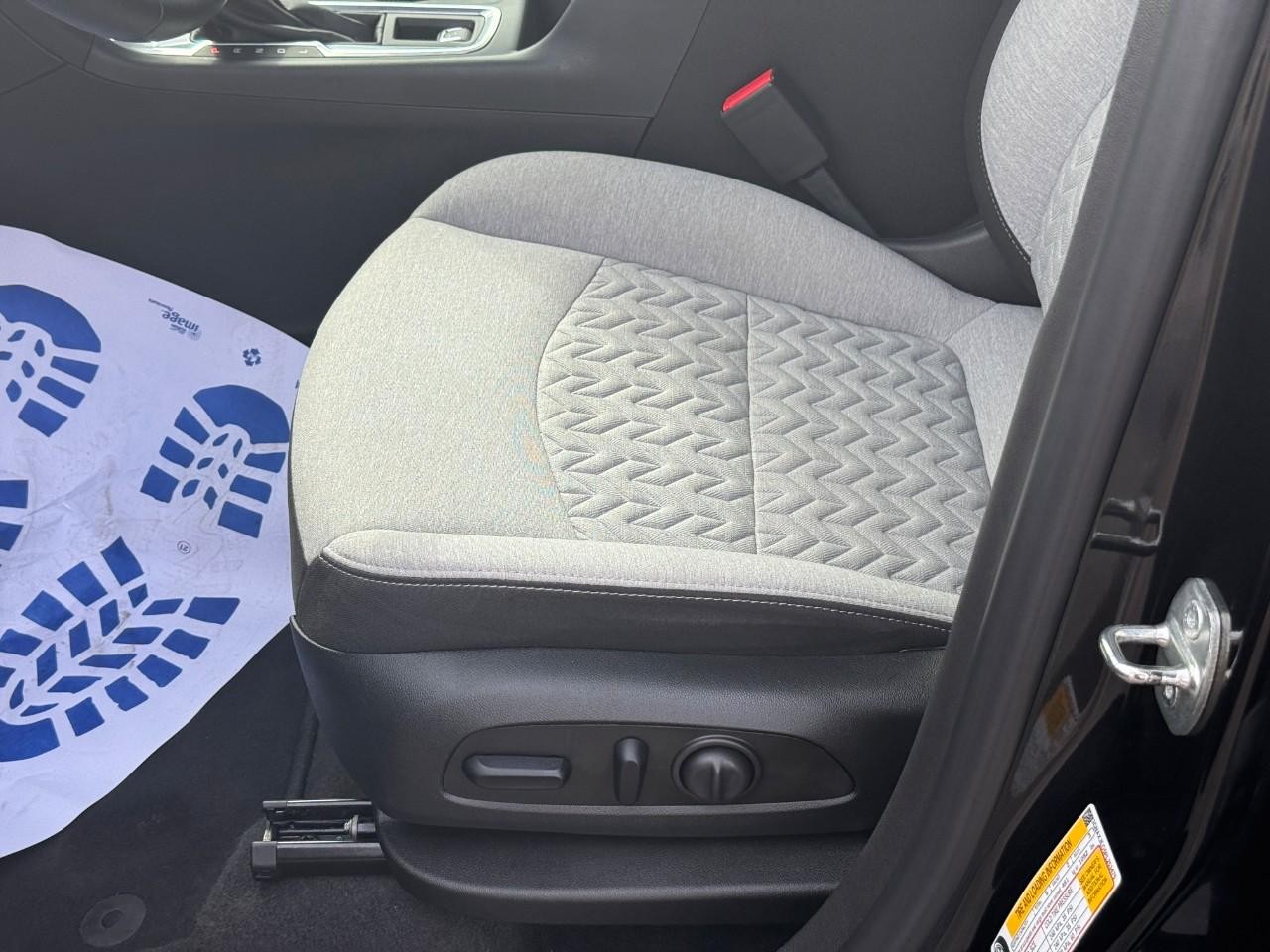 Chevrolet Equinox Vehicle Full-screen Gallery Image 17