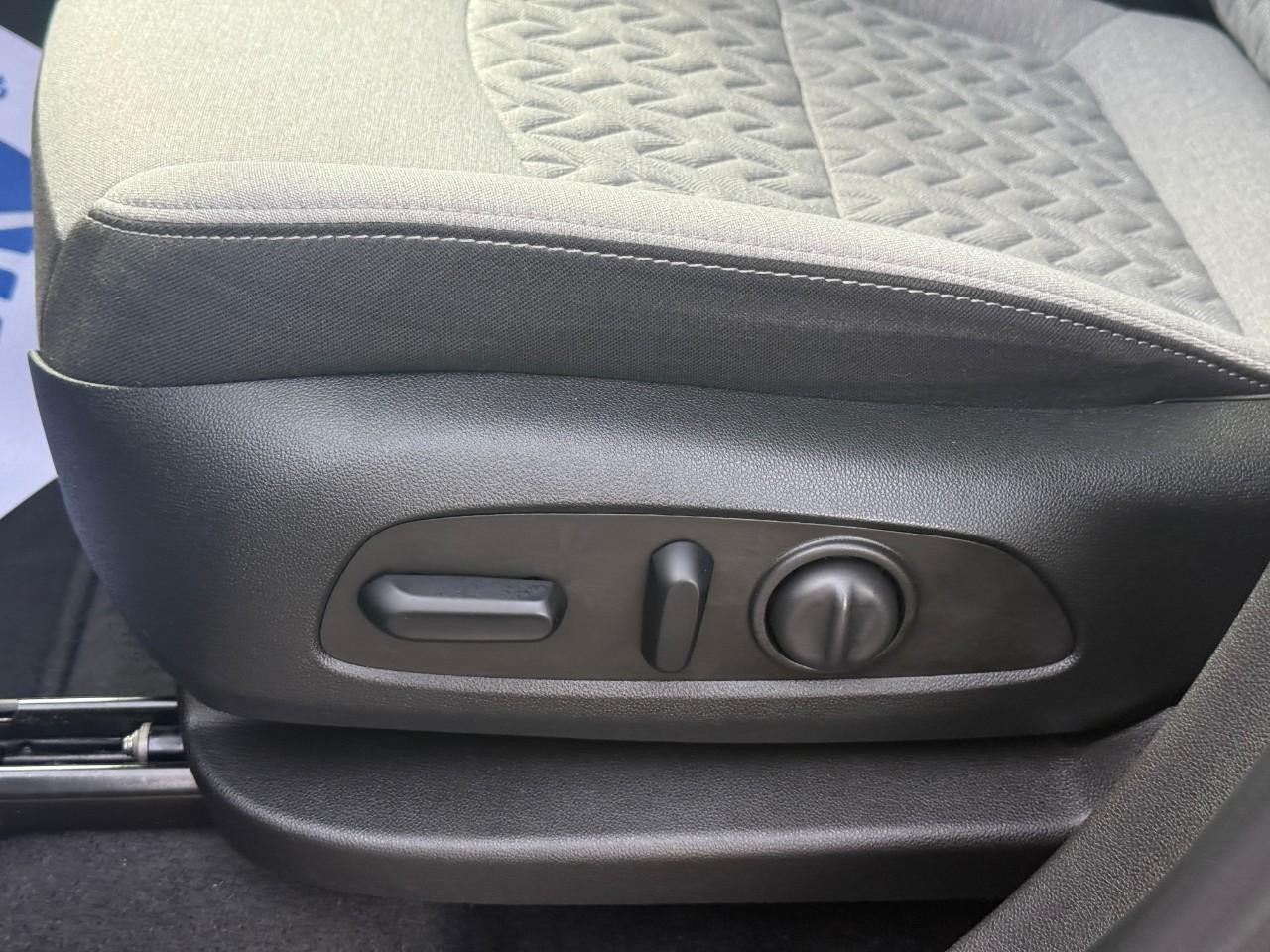 Chevrolet Equinox Vehicle Full-screen Gallery Image 18