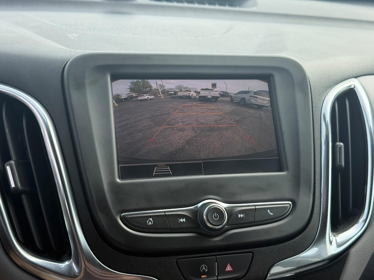 Chevrolet Equinox Vehicle Full-screen Gallery Image 23