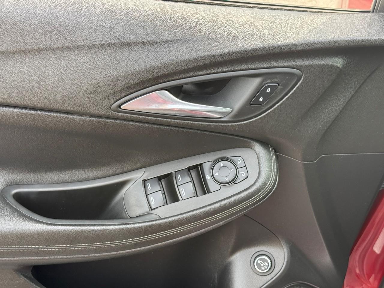 Buick Encore GX Vehicle Full-screen Gallery Image 10