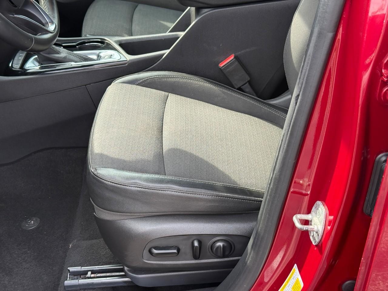 Buick Encore GX Vehicle Full-screen Gallery Image 11