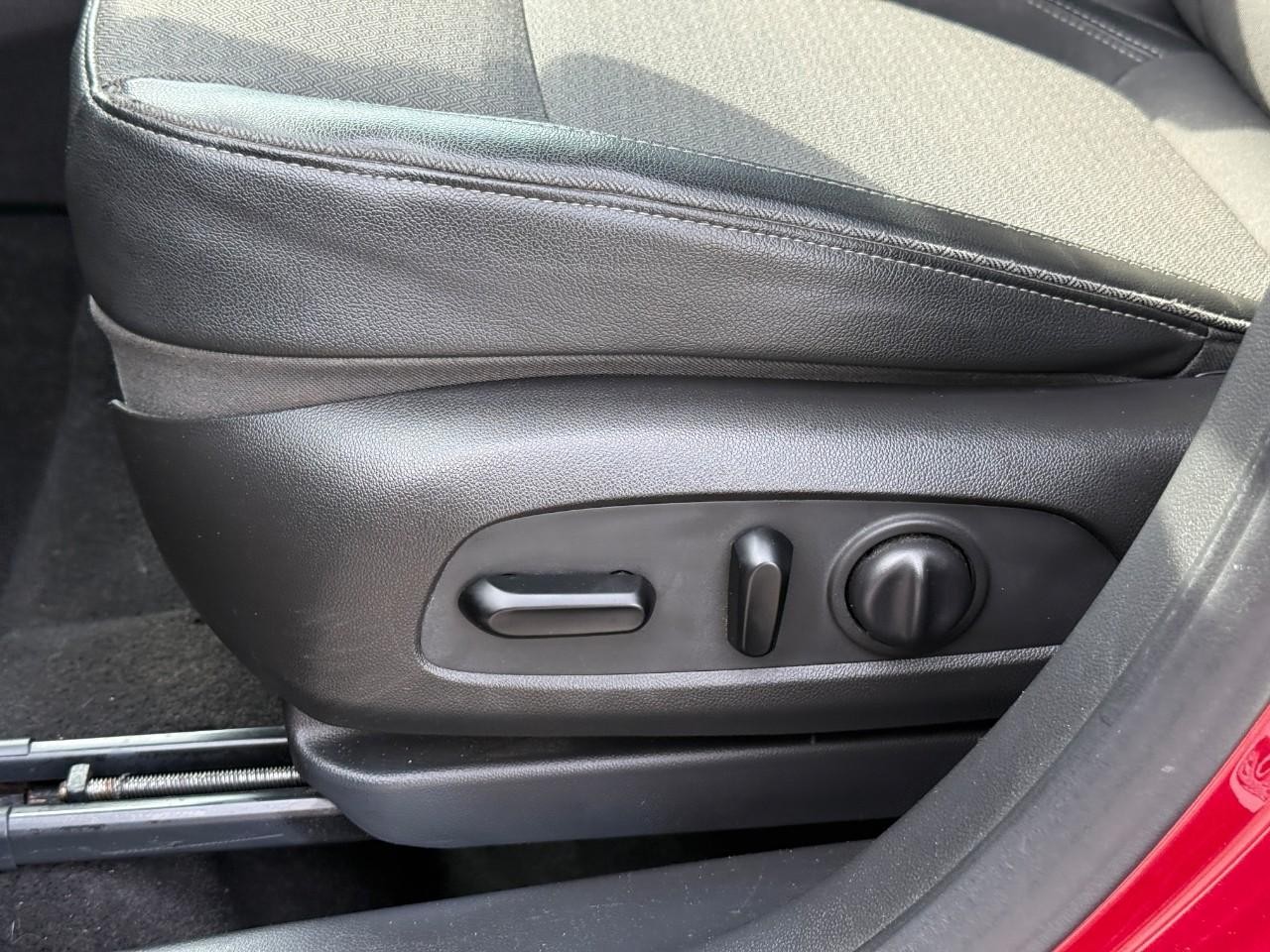 Buick Encore GX Vehicle Full-screen Gallery Image 12