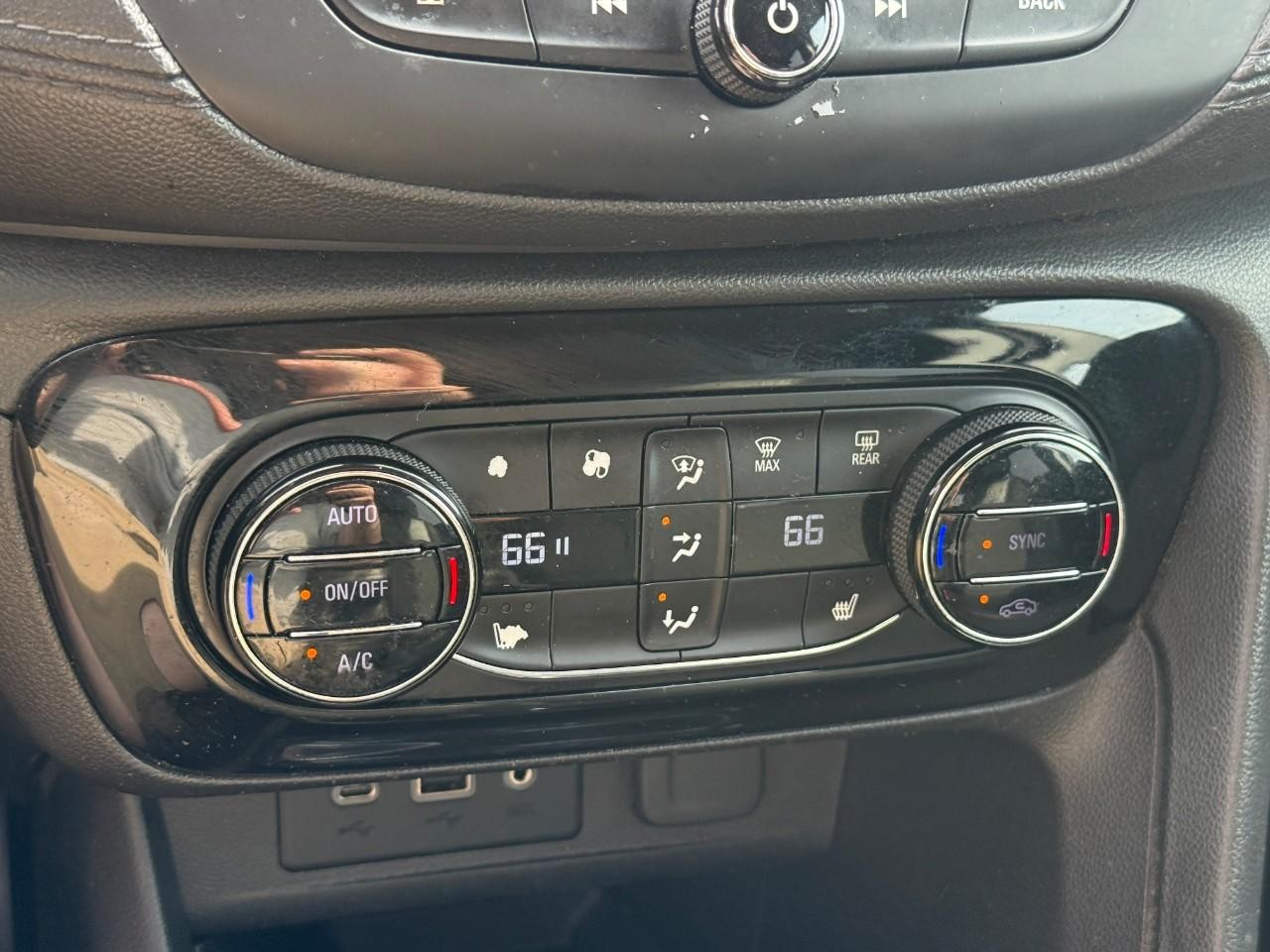 Buick Encore GX Vehicle Full-screen Gallery Image 16