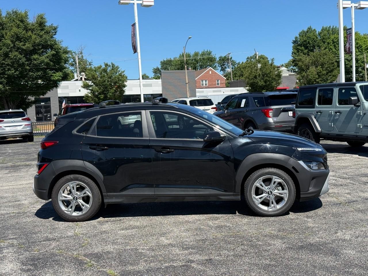 Hyundai Kona Vehicle Full-screen Gallery Image 05