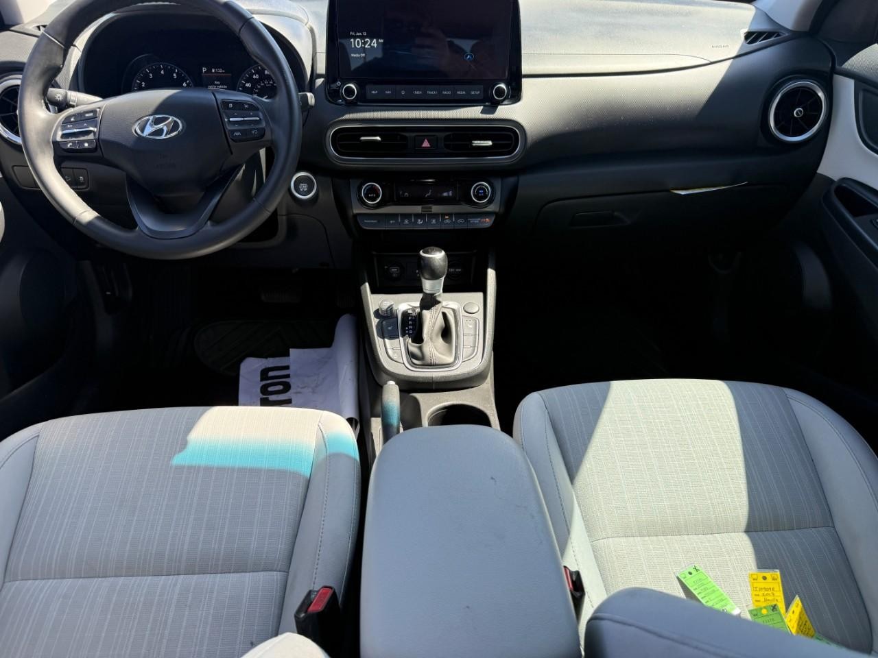 Hyundai Kona Vehicle Full-screen Gallery Image 11