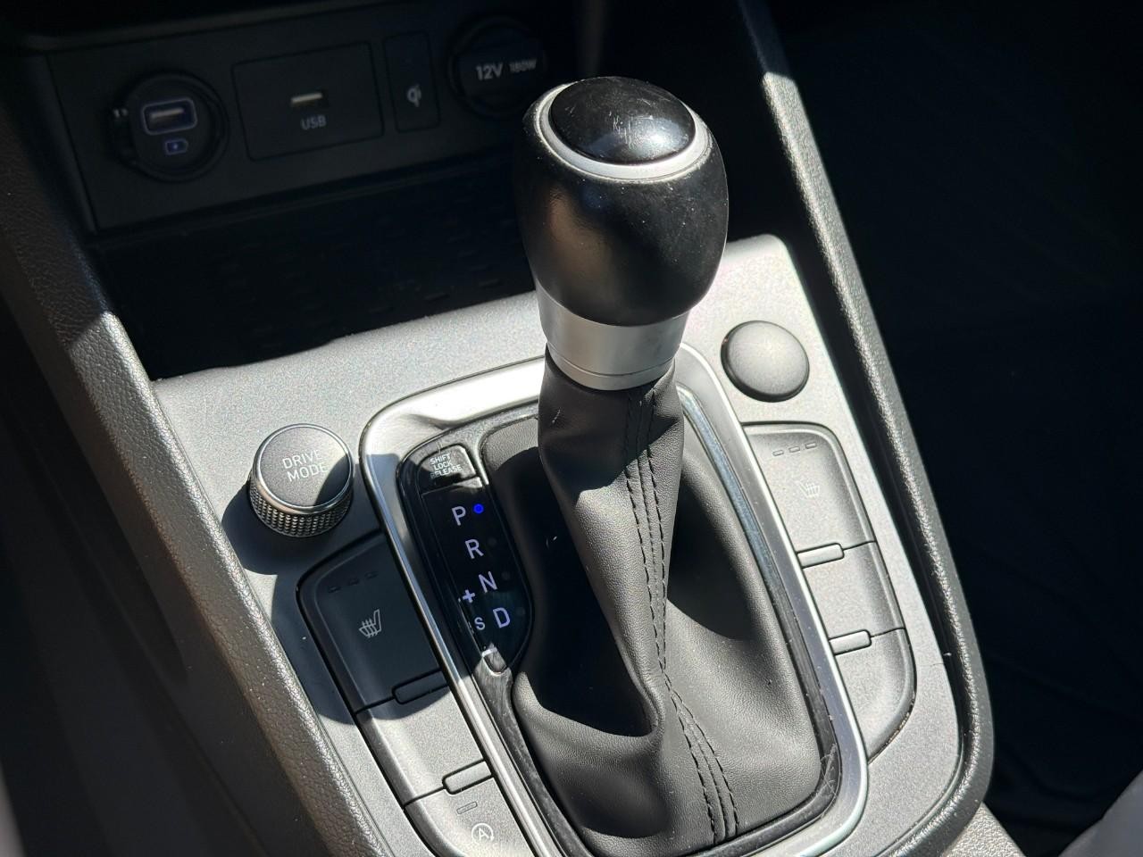 Hyundai Kona Vehicle Full-screen Gallery Image 22