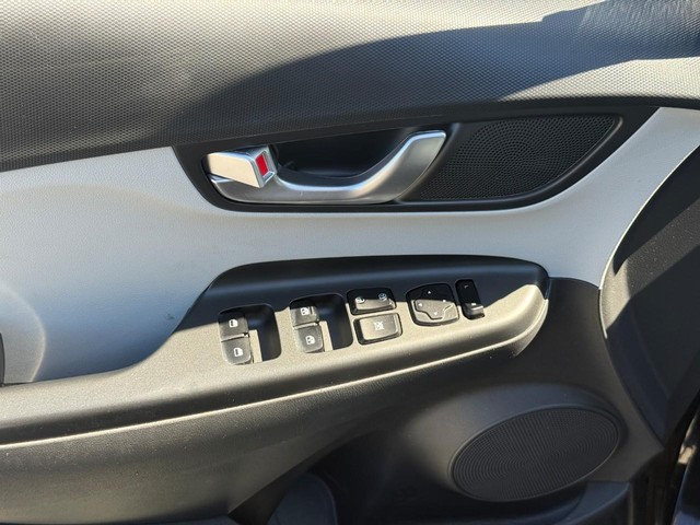 2023 Hyundai Kona SEL - Photo 15