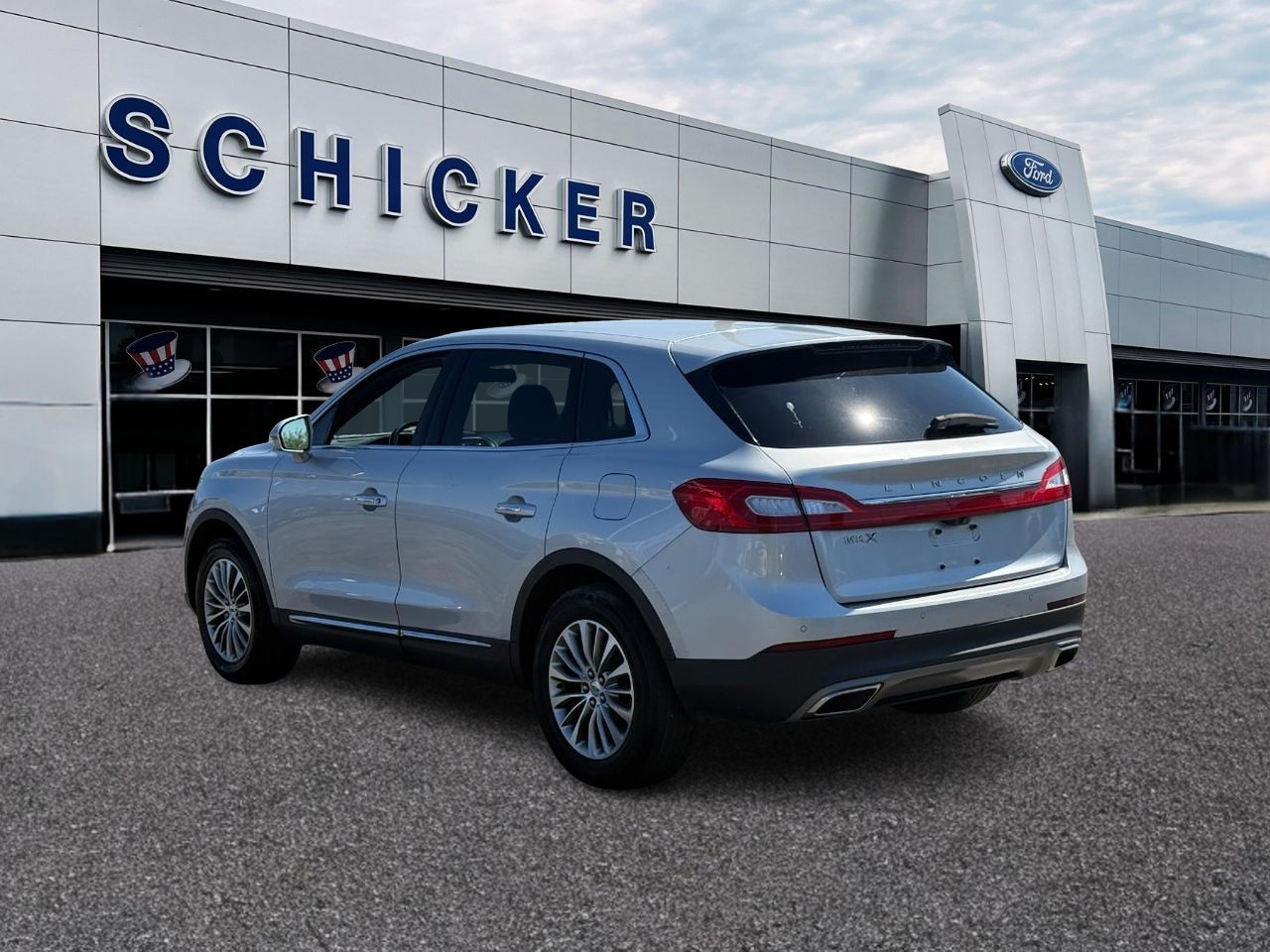 Lincoln MKX Vehicle Full-screen Gallery Image 03