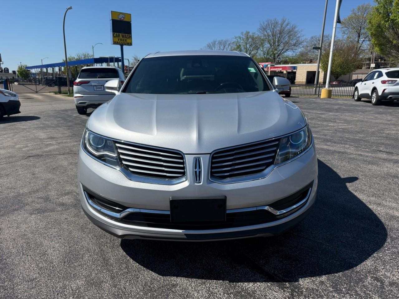 Lincoln MKX Vehicle Full-screen Gallery Image 06