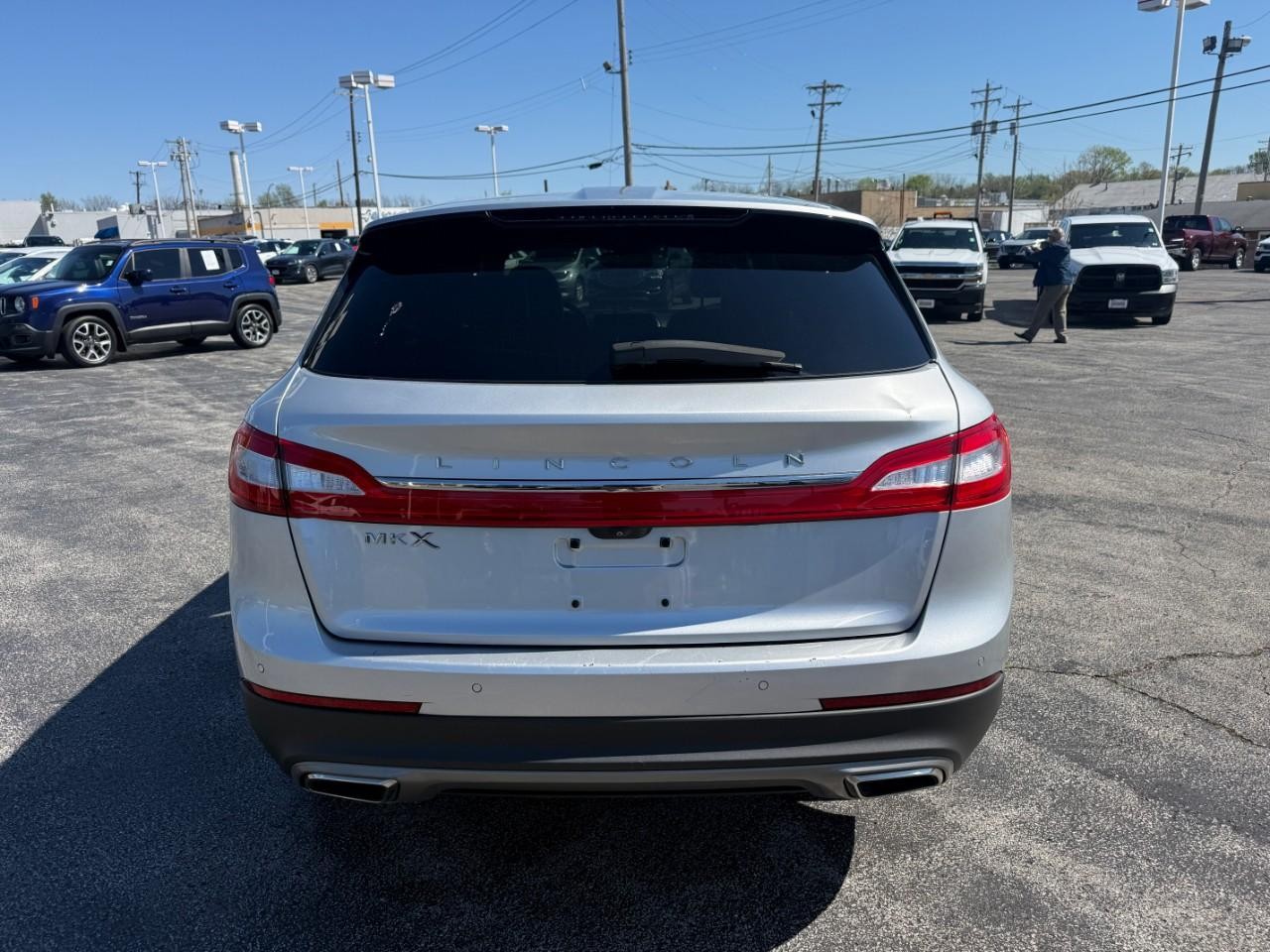 Lincoln MKX Vehicle Full-screen Gallery Image 08