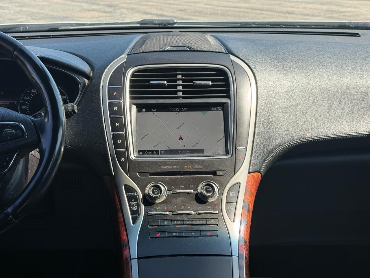 Lincoln MKX Vehicle Full-screen Gallery Image 13