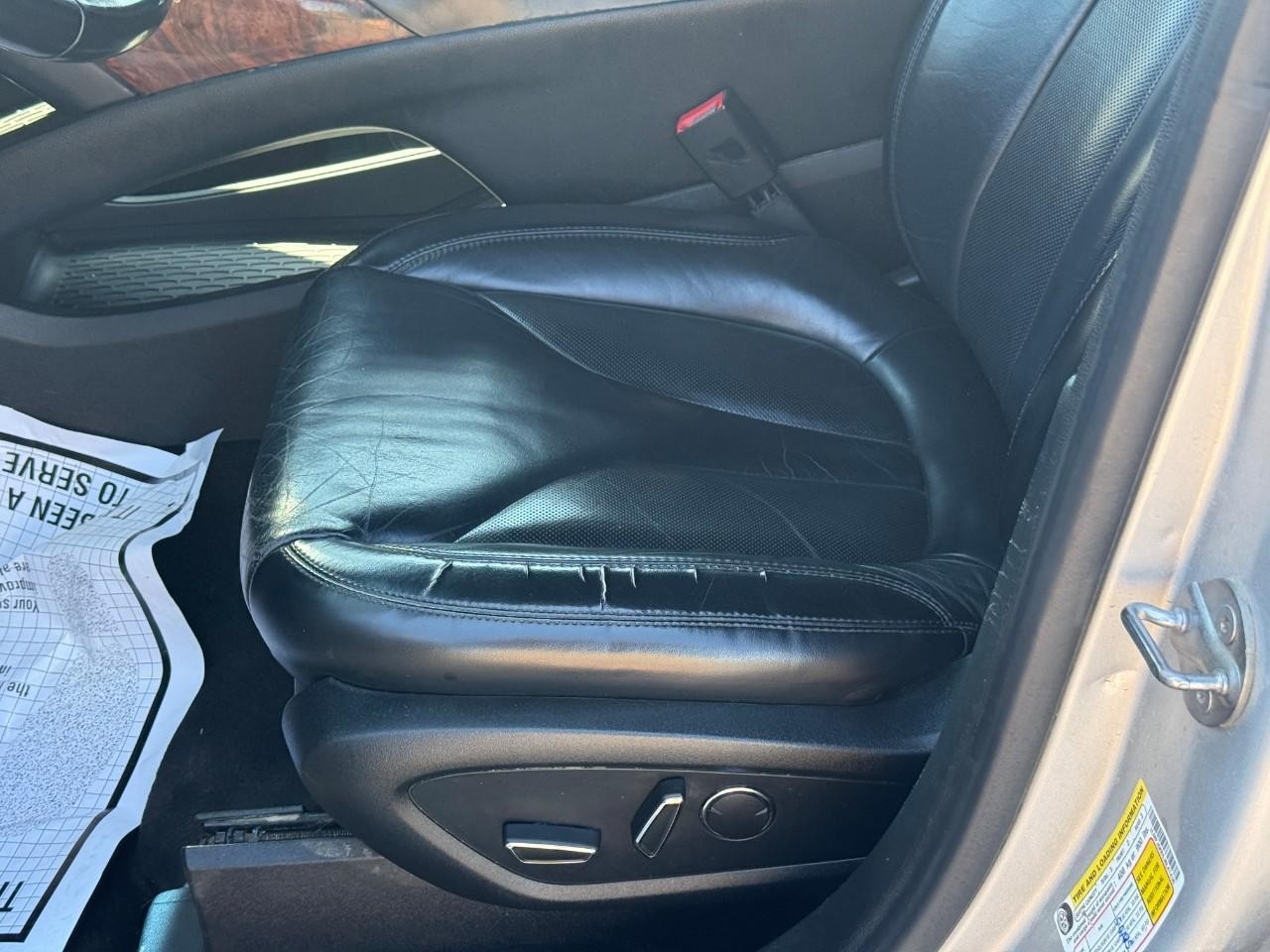 Lincoln MKX Vehicle Full-screen Gallery Image 18