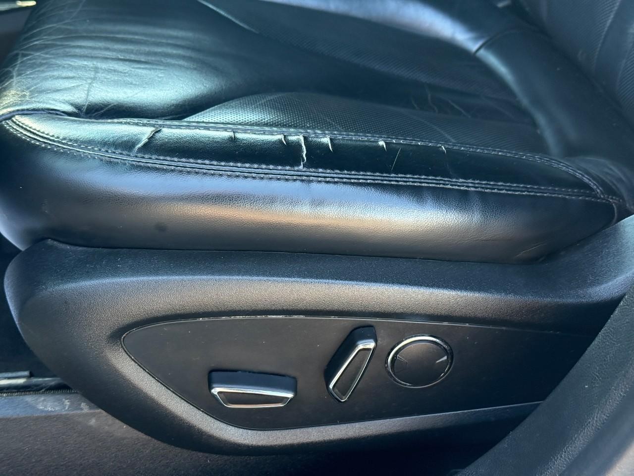 Lincoln MKX Vehicle Full-screen Gallery Image 19