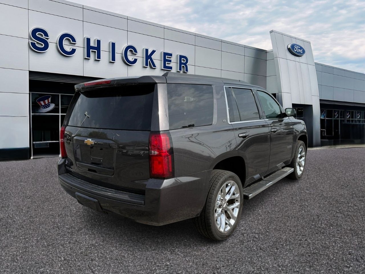 Chevrolet Tahoe Vehicle Full-screen Gallery Image 02