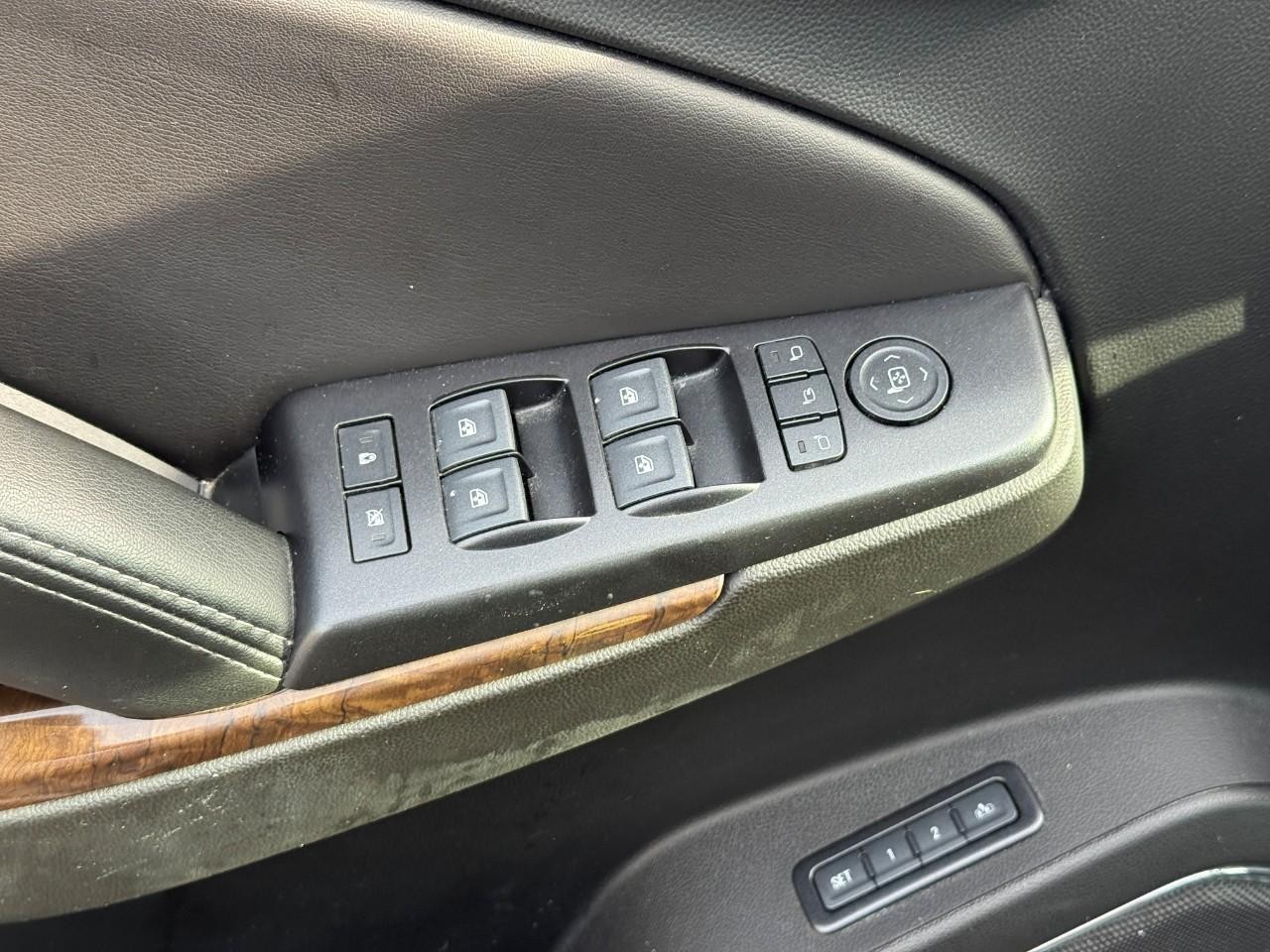 Chevrolet Tahoe Vehicle Full-screen Gallery Image 15