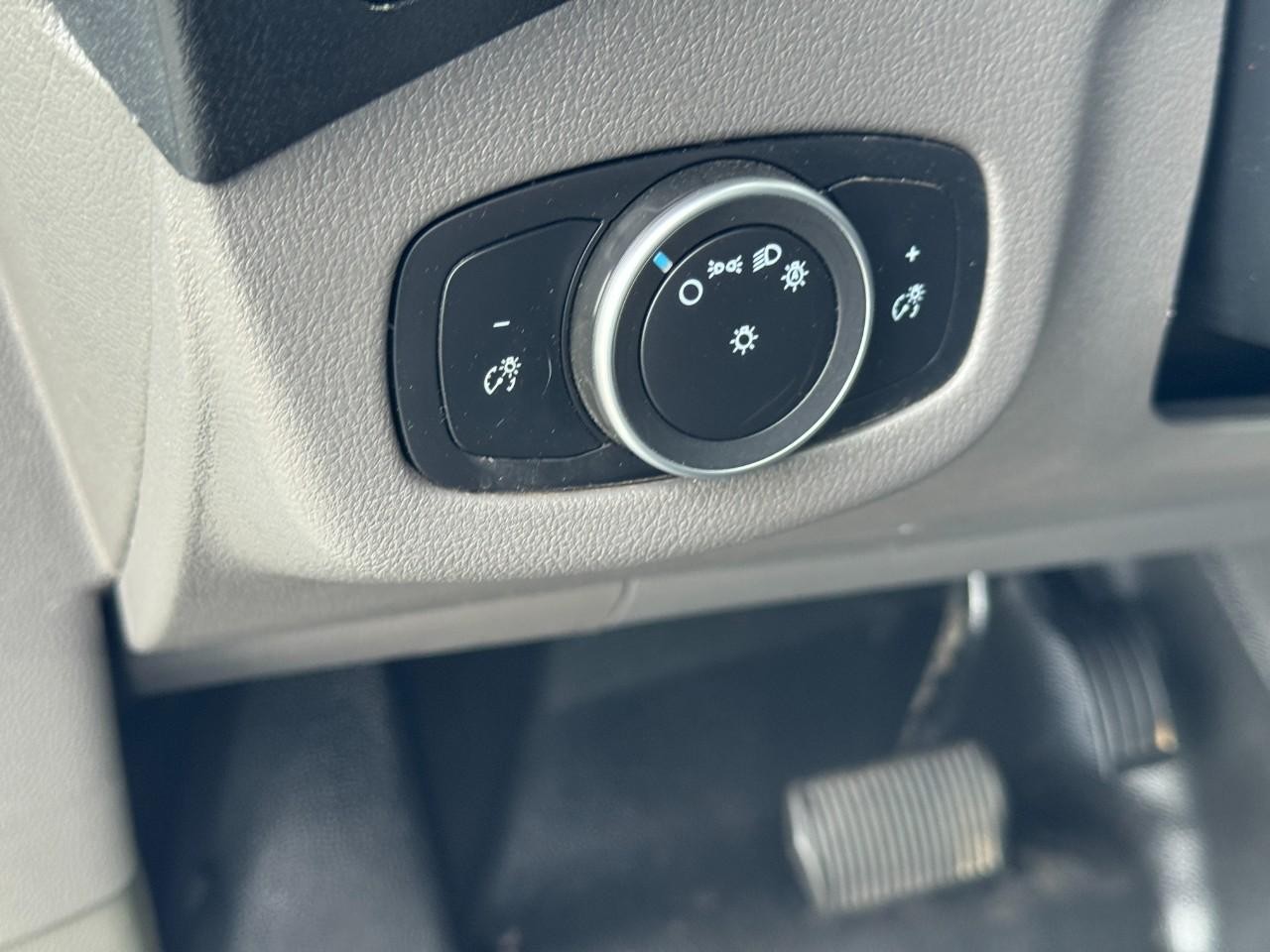 Ford Transit Connect Van Vehicle Full-screen Gallery Image 17