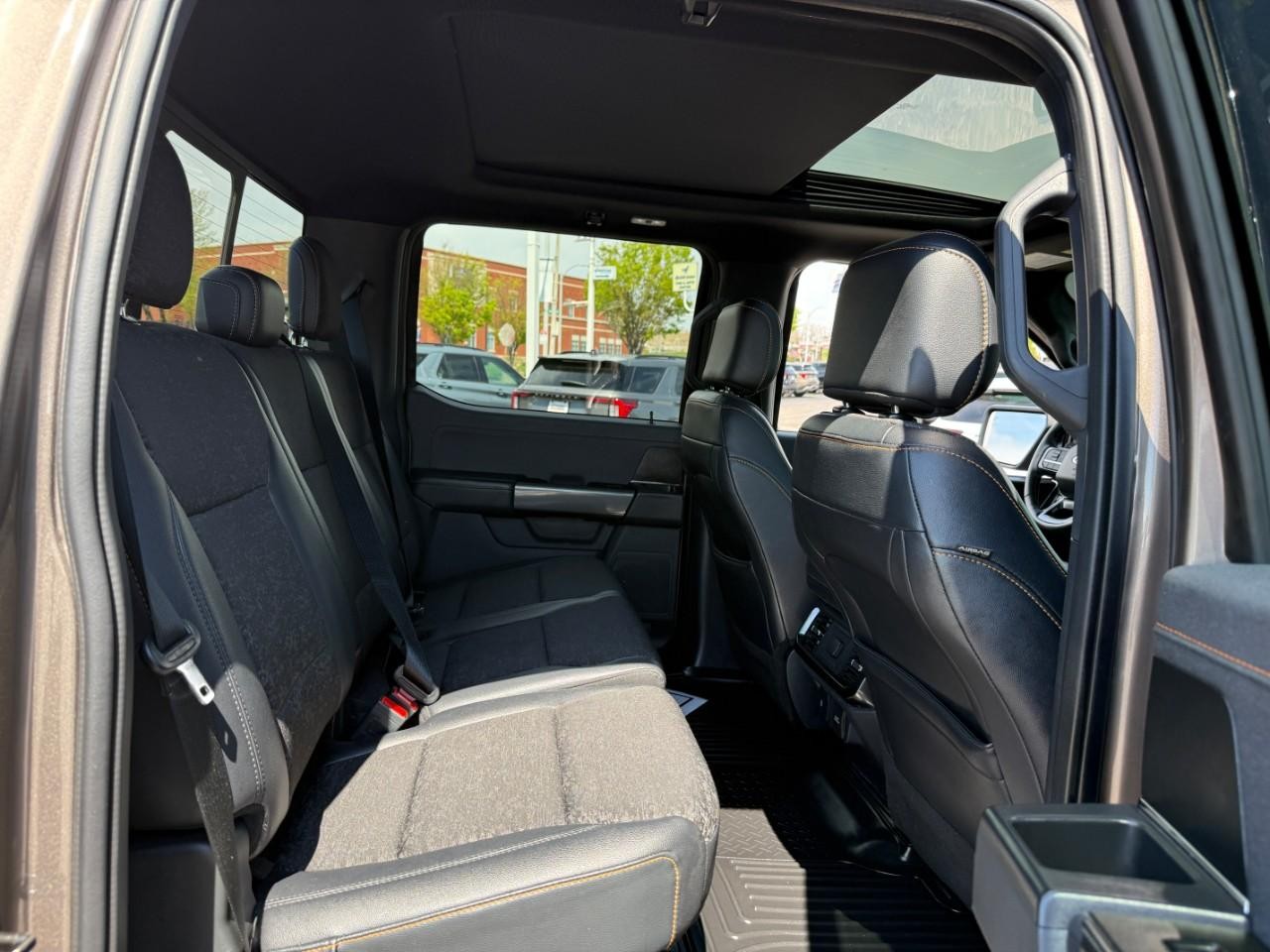 Ford F-150 Vehicle Full-screen Gallery Image 07