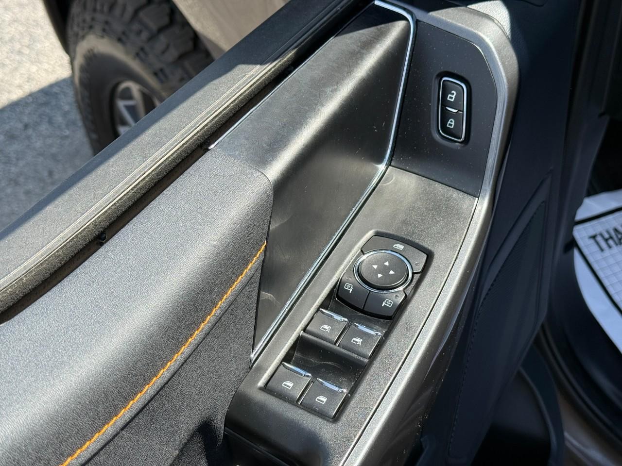 Ford F-150 Vehicle Full-screen Gallery Image 11