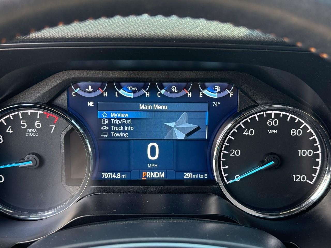 Ford F-150 Vehicle Full-screen Gallery Image 16