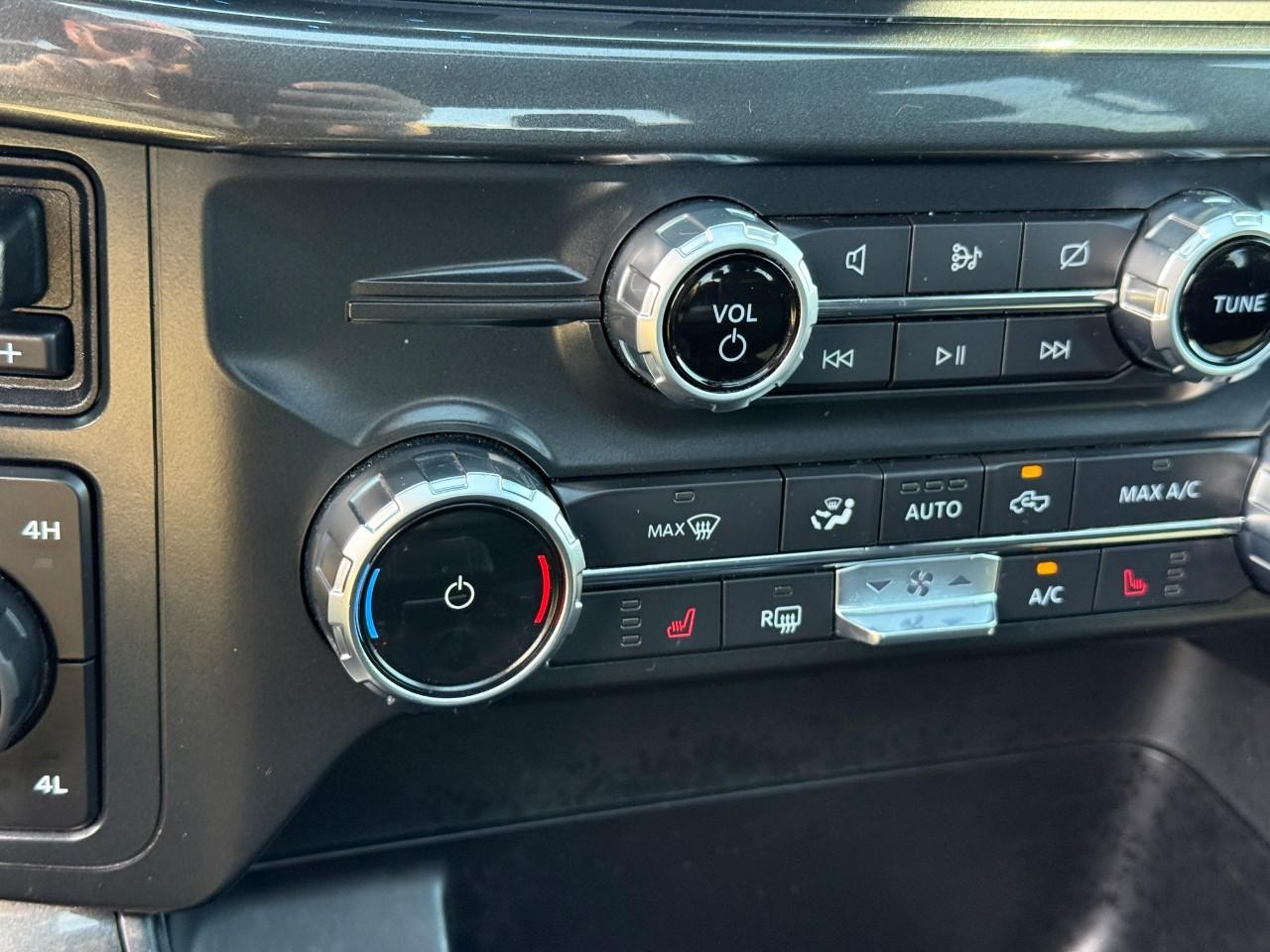 Ford F-150 Vehicle Full-screen Gallery Image 18